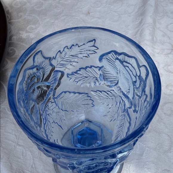 Fenton Blue Pressed Glass Rose Pattern Goblet from Madonna Inn 9oz 6.5” - Picture 2 of 4